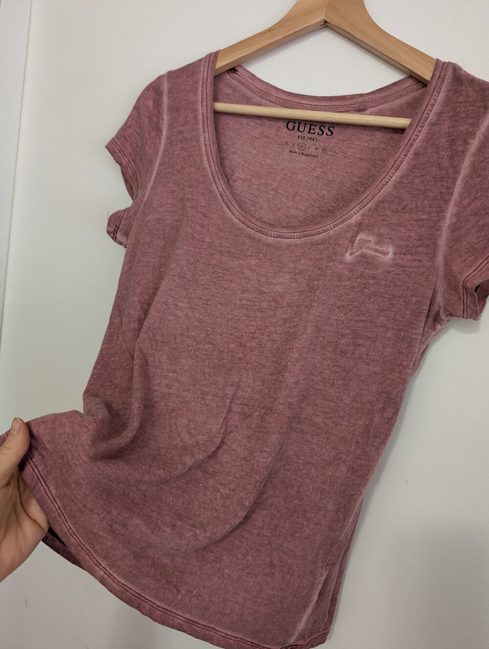 Guess Medium T-Shirt Distressed Blush Mauve Pink Top Acid Wash Tee Basic Crew